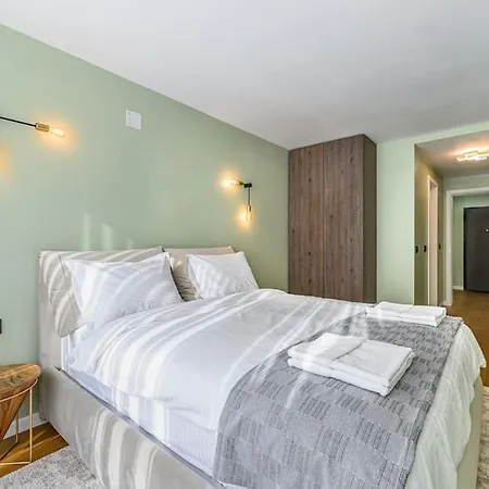Flat In Brasov, * Poiana Brasov